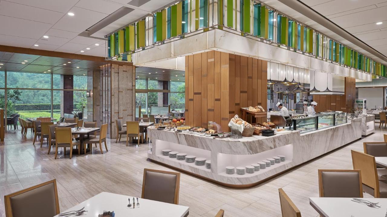 Courtyard By Marriott Taipei Hotel Exterior photo The Garden Grill