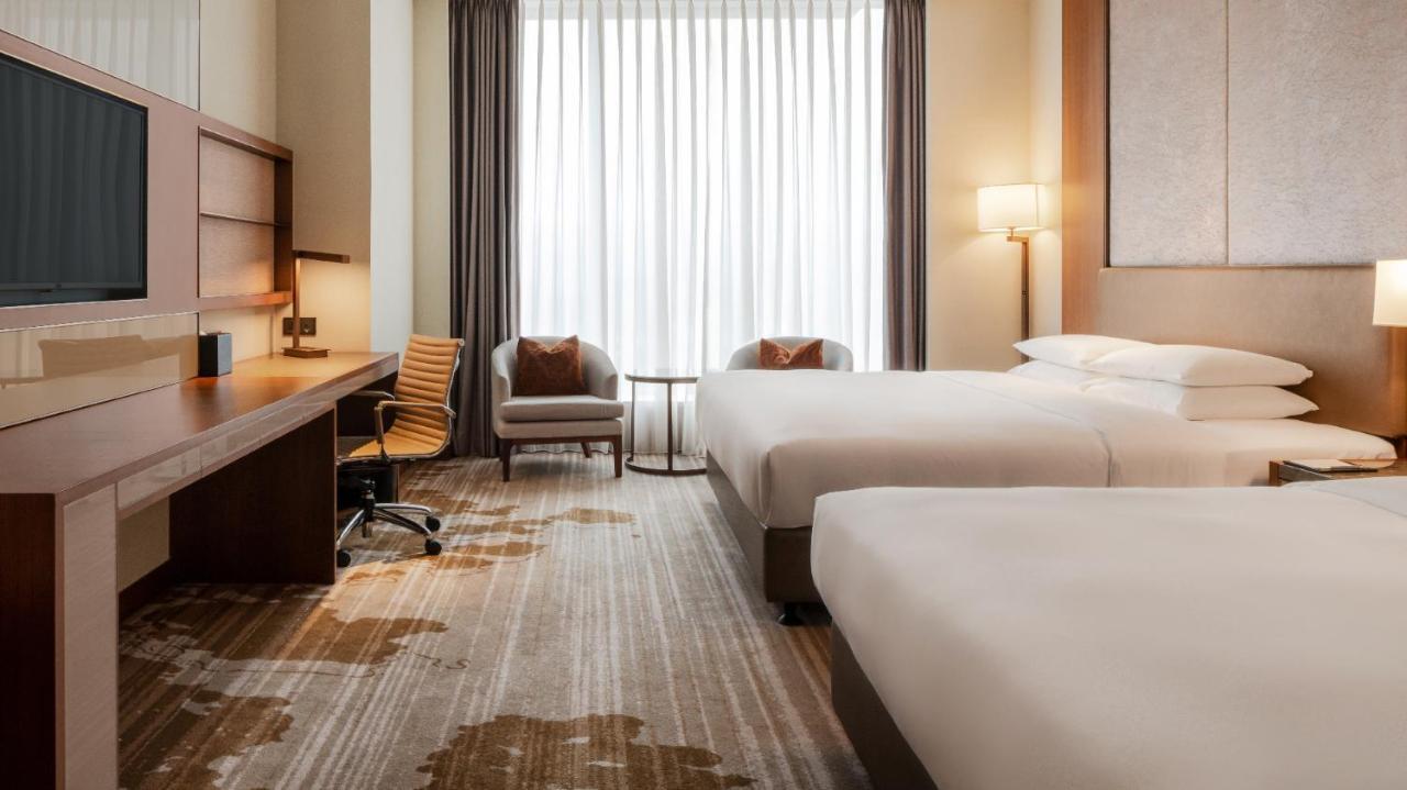 Courtyard By Marriott Taipei Hotel Exterior photo Deluxe Room
