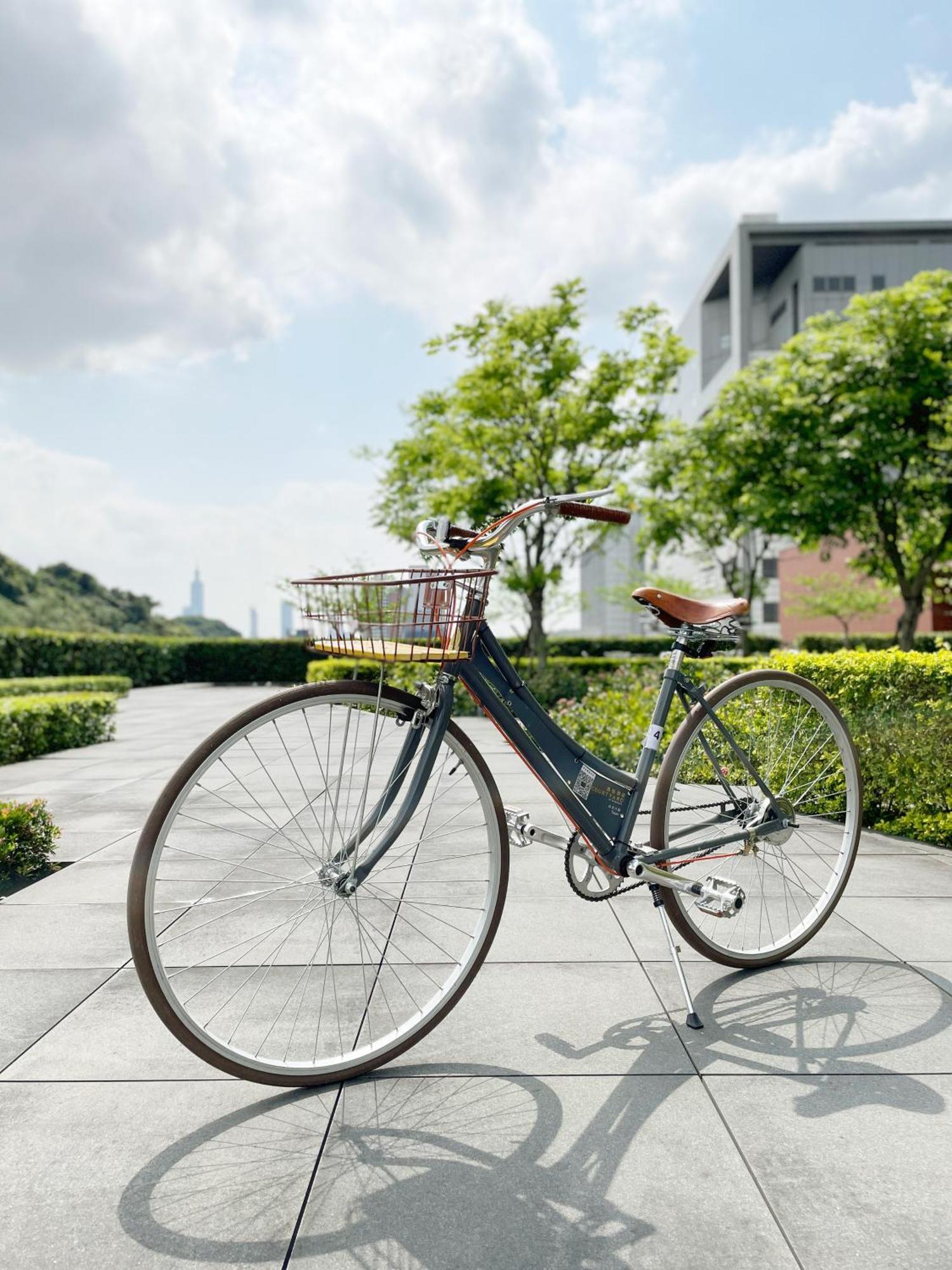 Courtyard By Marriott Taipei Hotel Exterior photo A bicycle parked in a park