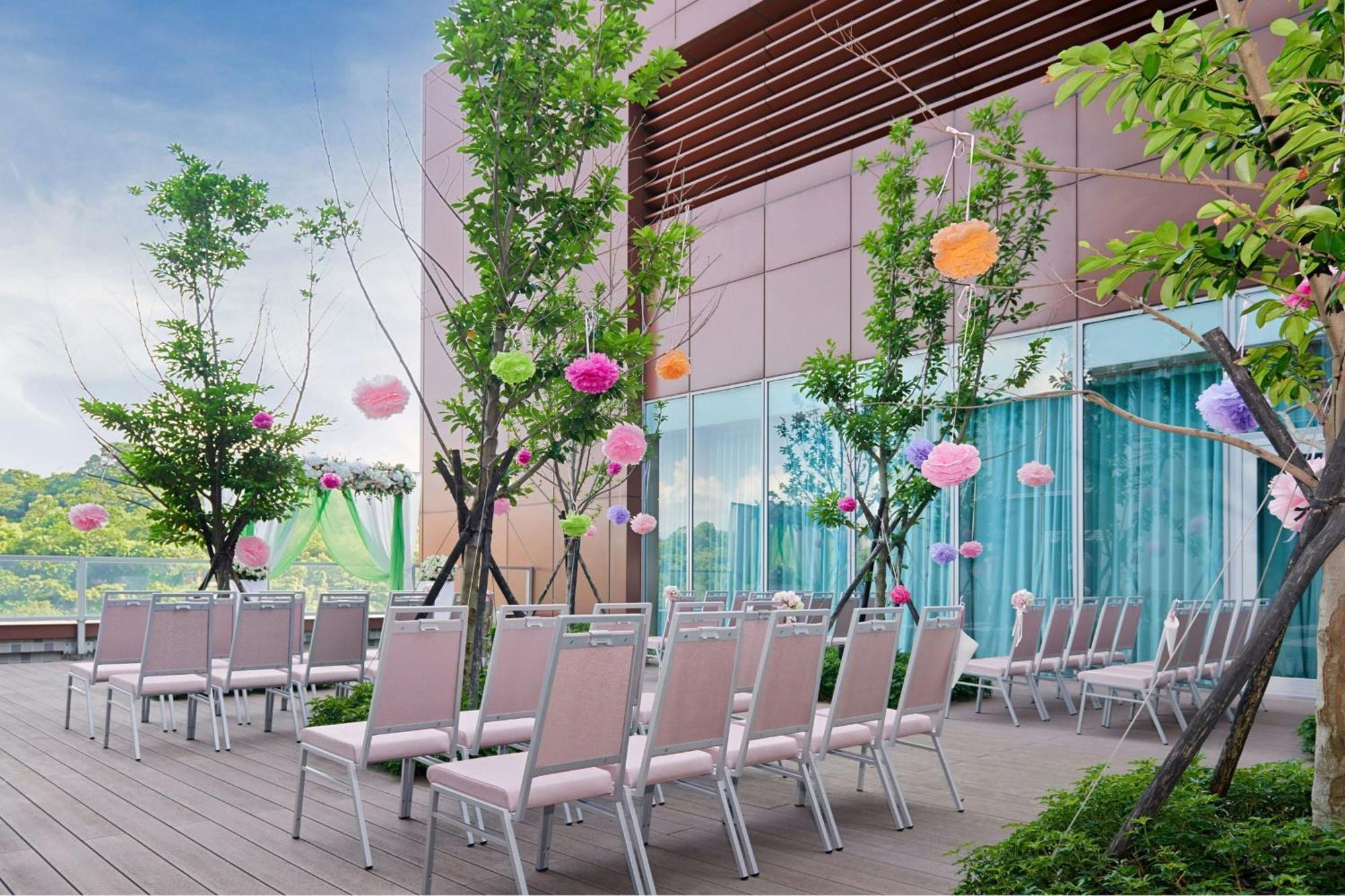 Courtyard By Marriott Taipei Hotel Exterior photo The rooftop garden