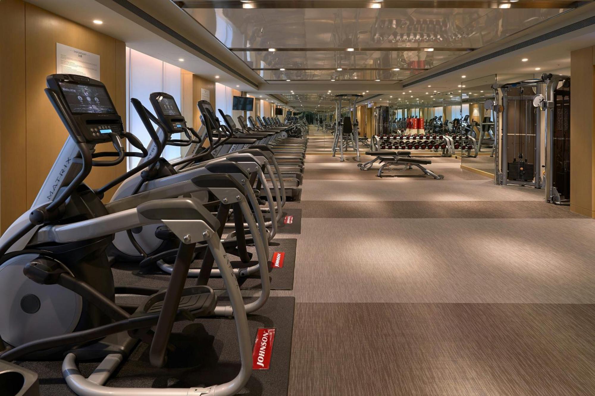 Courtyard By Marriott Taipei Hotel Exterior photo The gym at the hotel